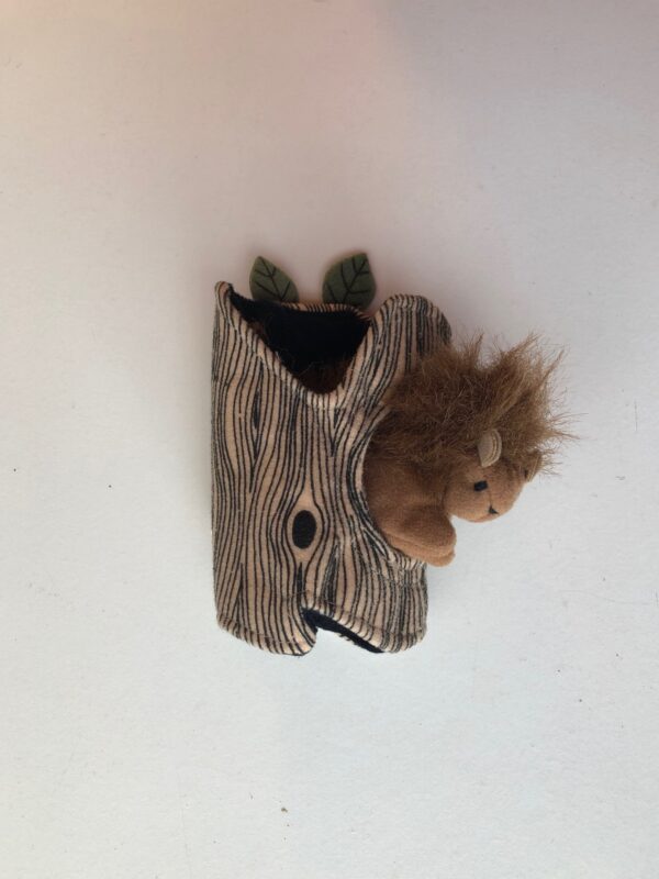 Squirrel_In_Tree_Trunk_Finger_Puppet_